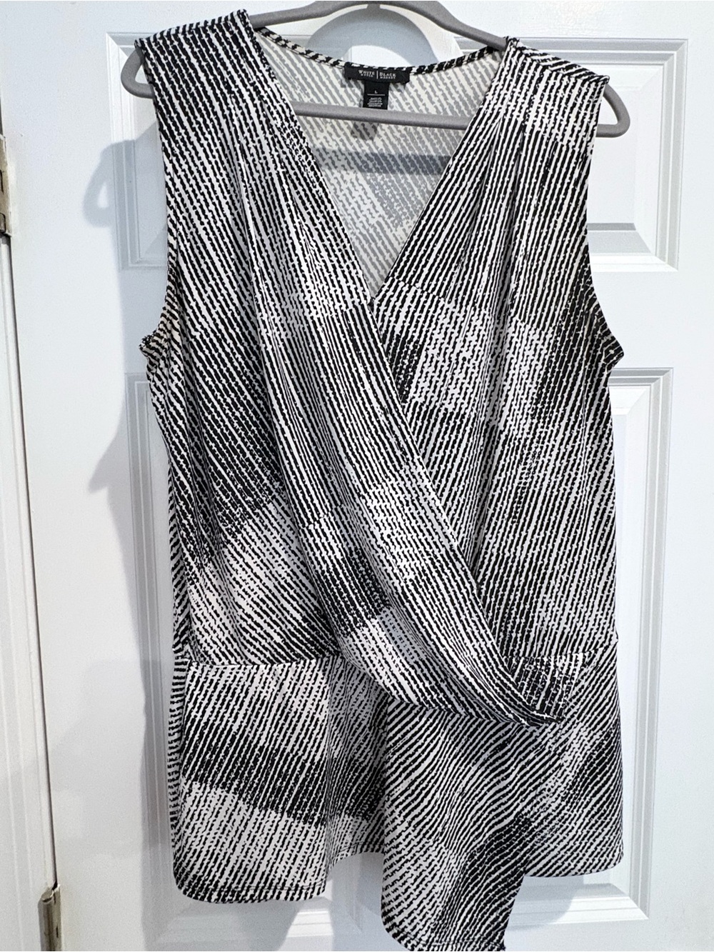 WHBM Sleeveless Wrap Top – Size Large – Abstract Black/White Print